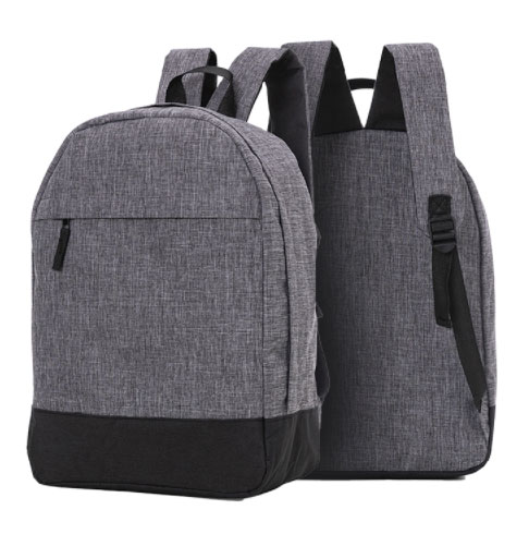 Mochila confeccionada em poliéster, formato 14cm x 38cm x 30cm