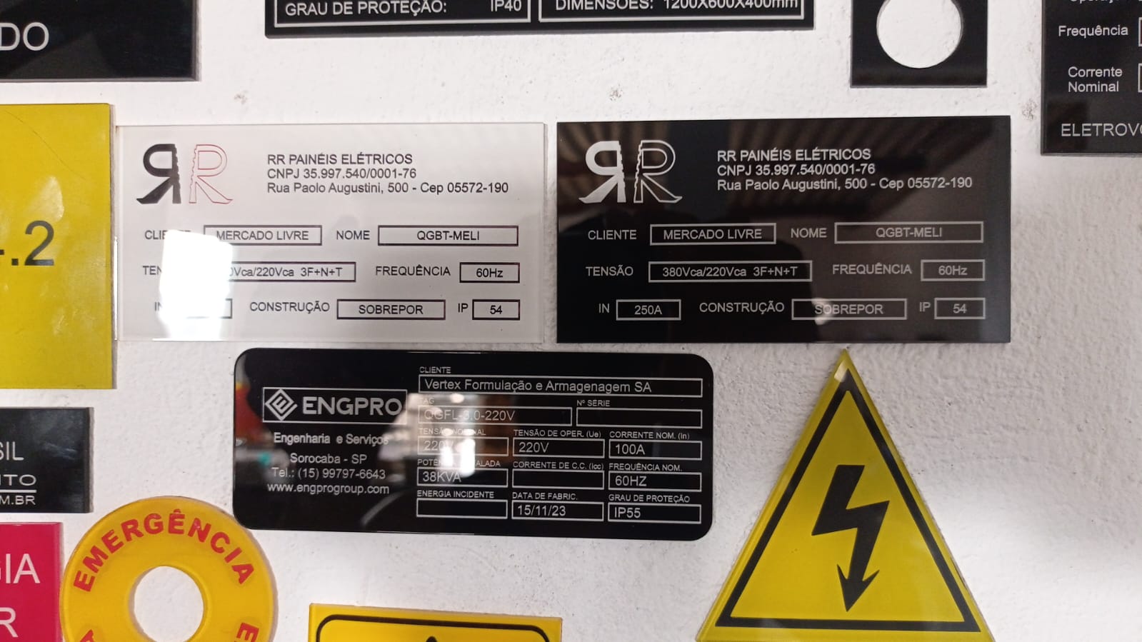 Plaquetas de acrílico para identificação